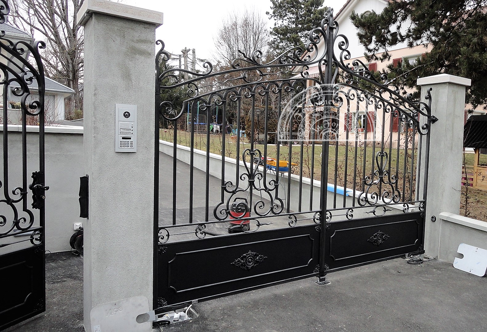 Portail fer forgé Villa de maître à Crans prés Celigny (9