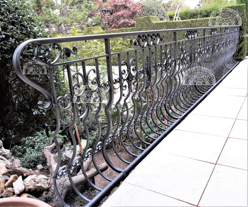 Balcon fer frogé , vue intèrieur.